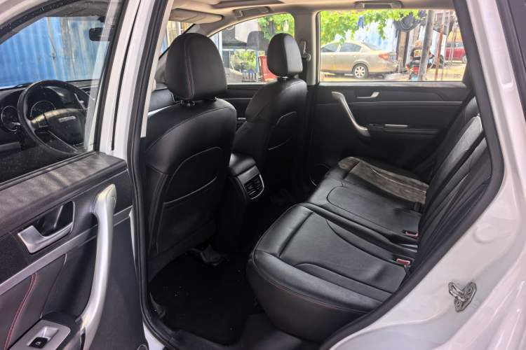 Used Haval M6 2019 1.5T DCT Two-Wheel Drive Elite Version China VI Standard Interior 2