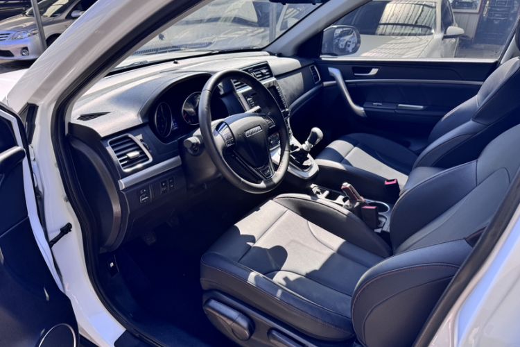 Used Haval M6 2019 1.5T Manual Two-Wheel Drive Elite Version China VI Standard Interior 2