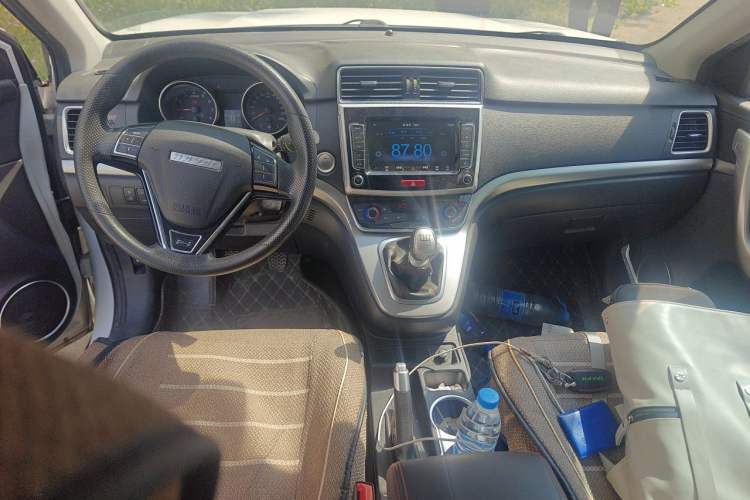 Used Haval M6 2019 1.5T Manual Two-Wheel Drive Urban Version China VI Standard Interior 2