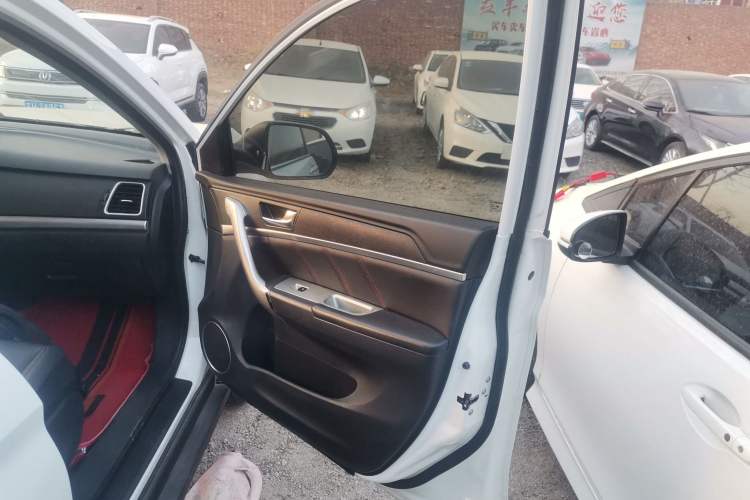 Used Haval M6 2019 1.5T DCT Two-Wheel Drive Elite Version China VI Standard Interior 2