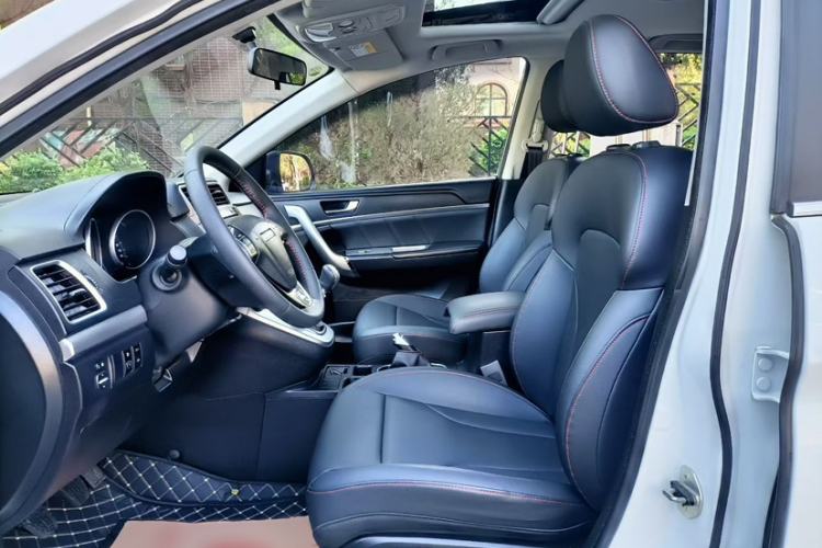 Used Haval M6 2019 1.5T Manual Two-Wheel Drive Elite Version China VI Standard Interior 2