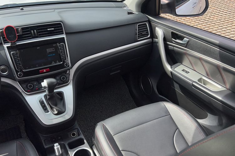 Used Haval M6 2019 1.5T DCT Two-Wheel Drive Value Edition China VI Standard Interior 3