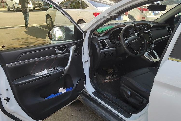Used Haval M6 2019 1.5T DCT Two-Wheel Drive Value Edition China VI Standard Interior 3