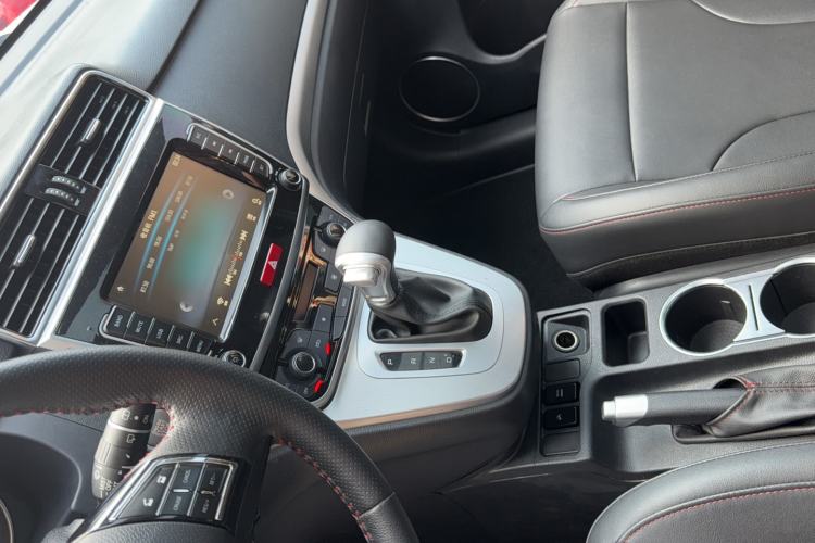 Used Haval M6 2019 1.5T DCT Two-Wheel Drive Elite Version China VI Standard Interior 3