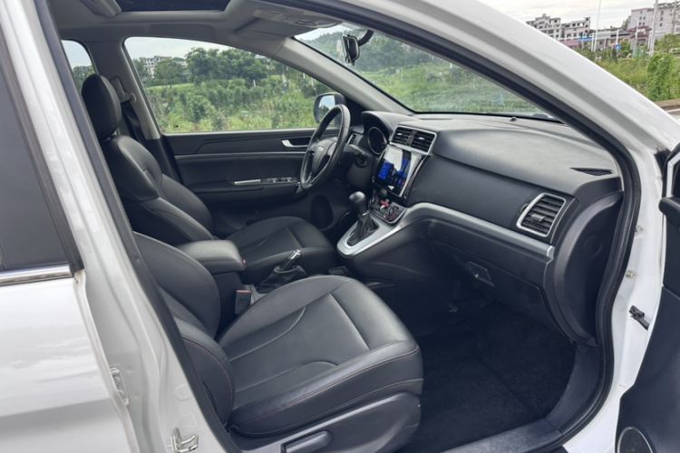 Used Haval M6 2019 1.5T DCT Two-Wheel Drive Value Edition China VI Standard Interior 3