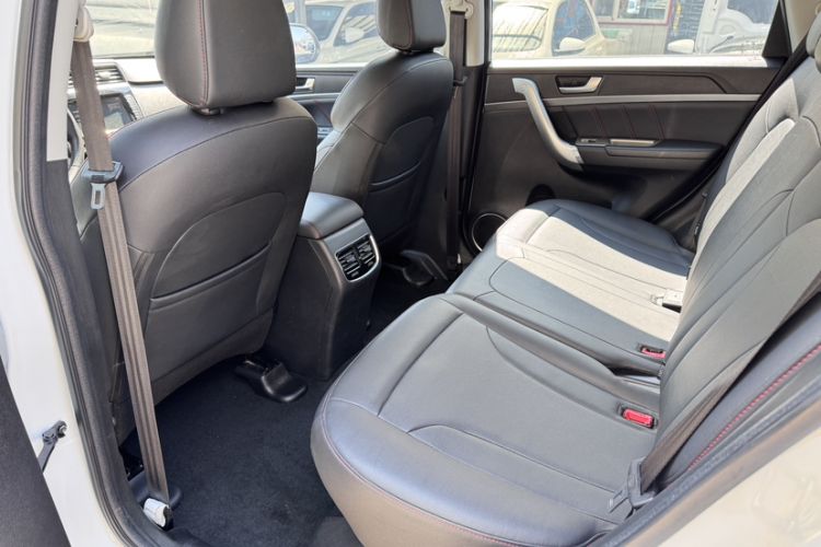 Used Haval M6 2019 1.5T Manual Two-Wheel Drive Elite Version China VI Standard Interior 3