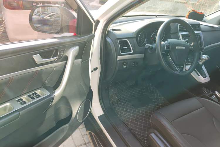 Used Haval M6 2019 1.5T DCT Two-Wheel Drive Elite Version China VI Standard Interior 3