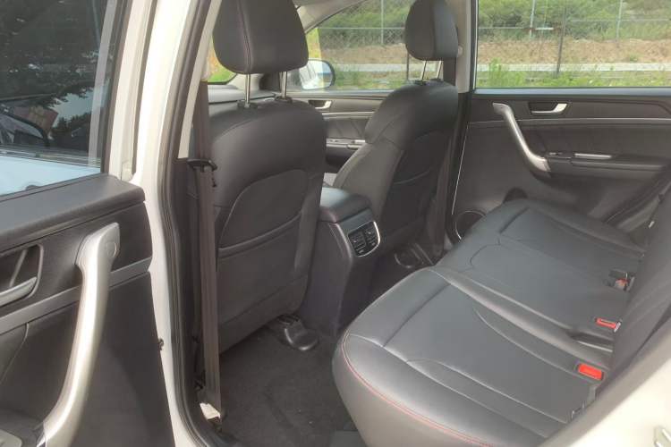 Used Haval M6 2019 1.5T DCT Two-Wheel Drive Elite Version China VI Standard Interior 3