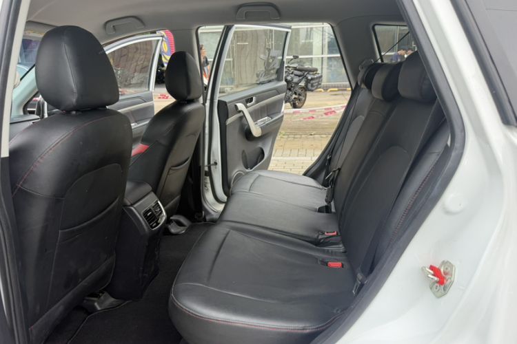 Used Haval M6 2019 1.5T DCT Two-Wheel Drive Urban Version China VI Standard Interior 4