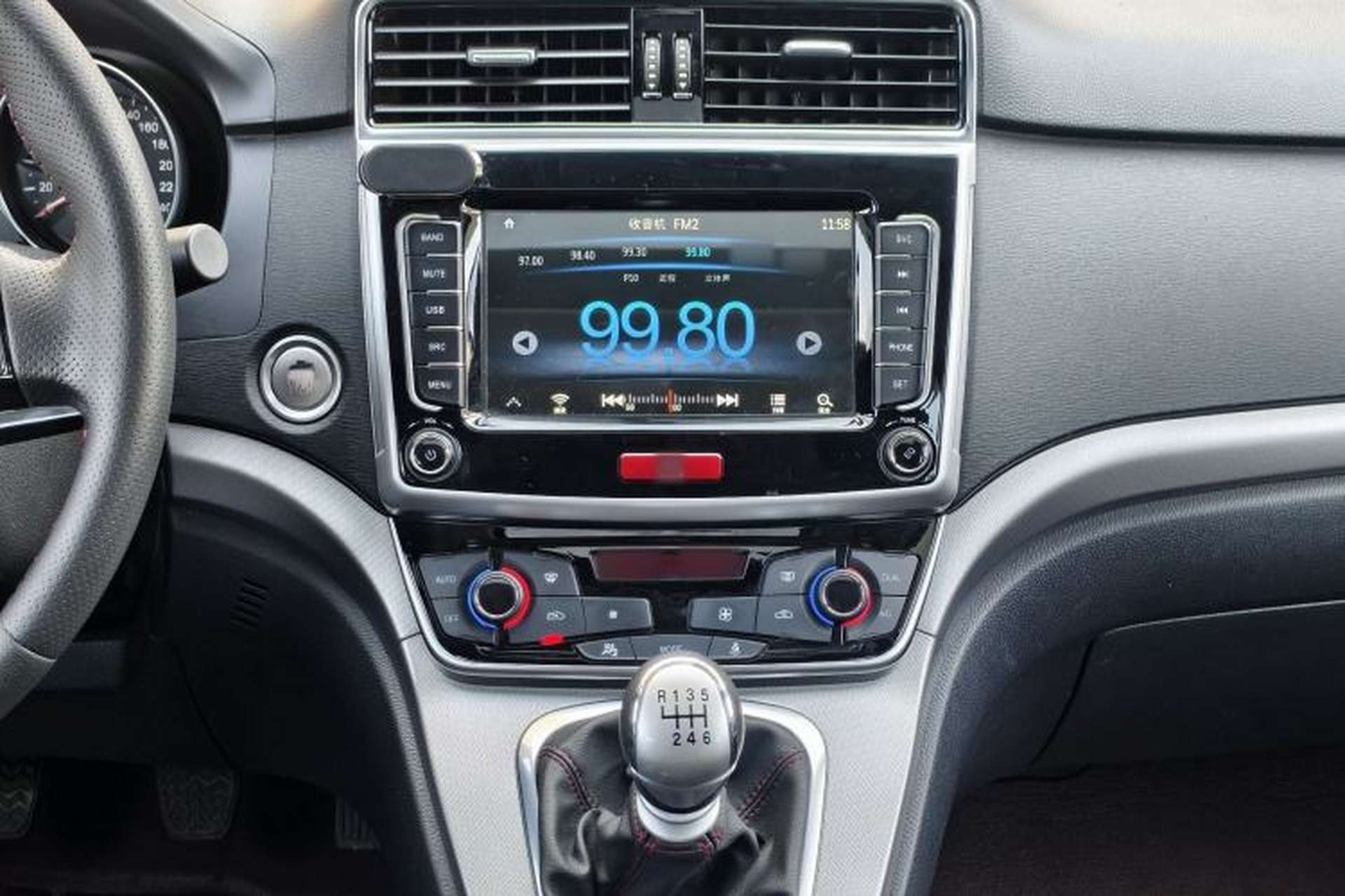 Used Haval M6 2019 1.5T Manual Two-Wheel Drive Elite Version China VI Standard Interior 4