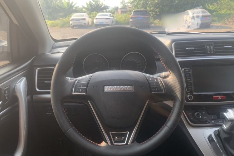 Used Haval M6 2019 1.5T DCT Two-Wheel Drive Elite Version China VI Standard Interior 4