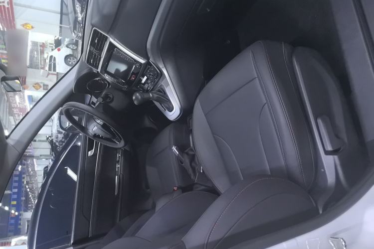 Used Haval M6 2019 1.5T DCT Two-Wheel Drive Elite Version China VI Standard Interior 4
