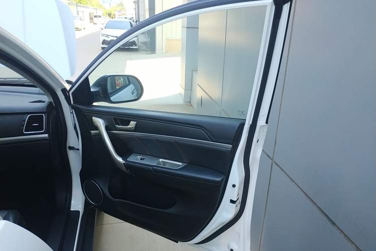 Used Haval M6 2019 1.5T DCT Two-Wheel Drive Value Edition China VI Standard Interior 5
