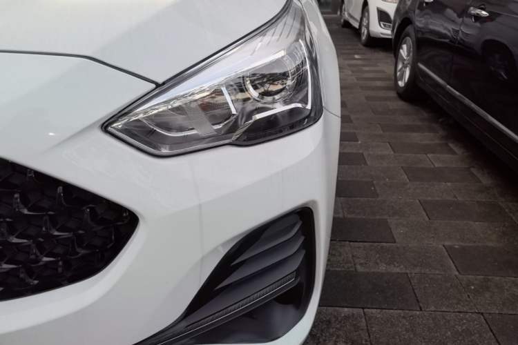 Used Haval M6 2019 1.5T DCT Two-Wheel Drive Value Edition China VI Standard Left Front Headlight