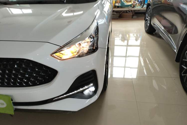 Used Haval M6 2019 1.5T DCT Two-Wheel Drive Elite Version China VI Standard Left Front Headlight