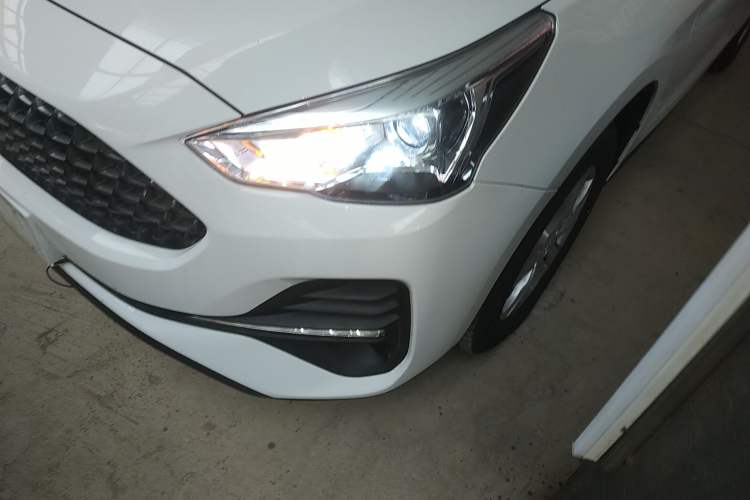 Used Haval M6 2019 1.5T DCT Two-Wheel Drive Value Edition China VI Standard Left Front Headlight