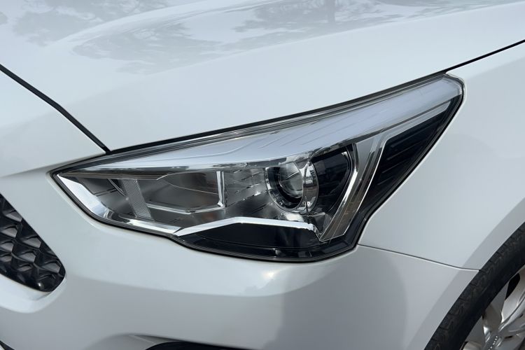Used Haval M6 2019 1.5T DCT Two-Wheel Drive Value Edition China VI Standard Left Front Headlight