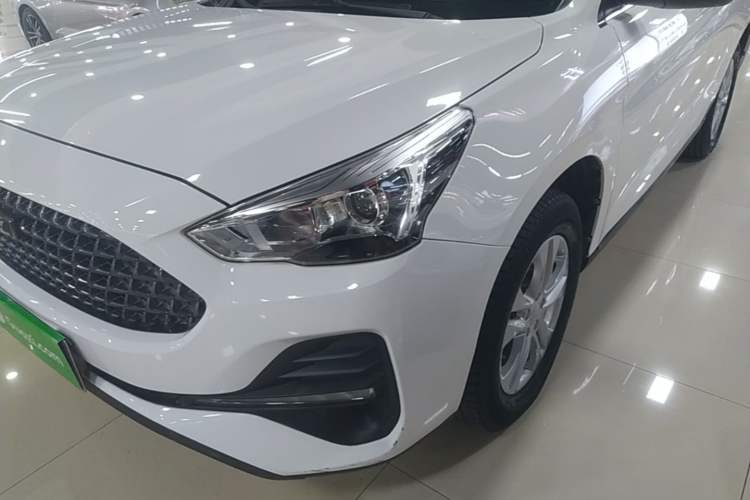 Used Haval M6 2019 1.5T DCT Two-Wheel Drive Value Edition China VI Standard Left Front Headlight