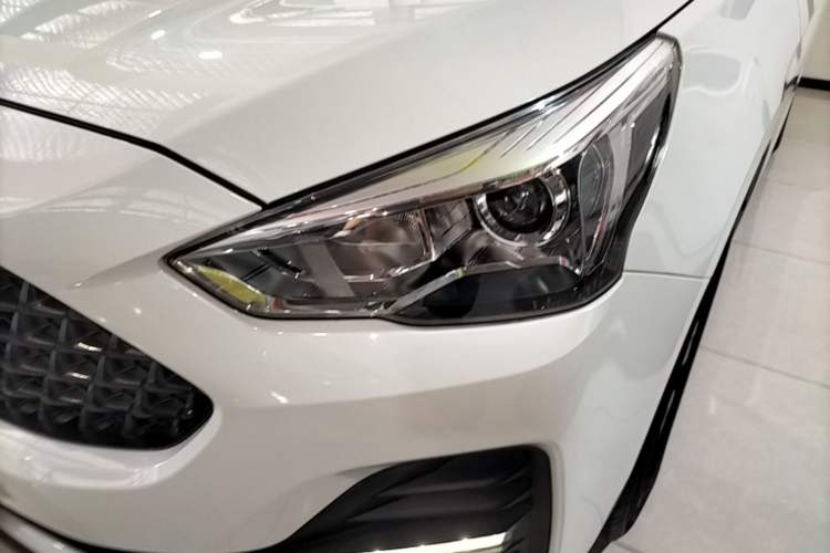 Used Haval M6 2019 1.5T DCT Two-Wheel Drive Value Edition China VI Standard Left Front Headlight