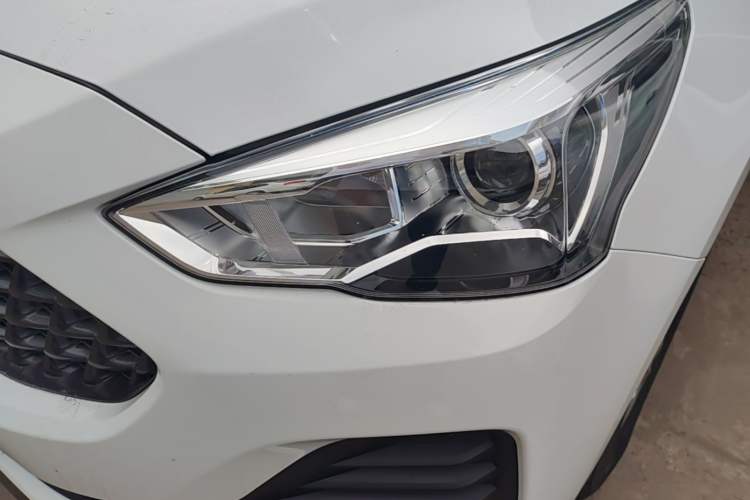 Used Haval M6 2019 1.5T DCT Two-Wheel Drive Value Edition China VI Standard Left Front Headlight