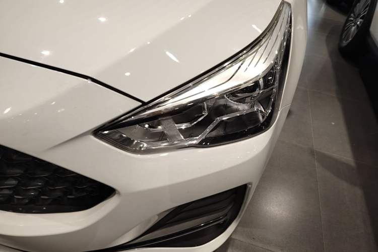 Used Haval M6 2019 1.5T DCT Two-Wheel Drive Elite Version China V Standard Left Front Headlight