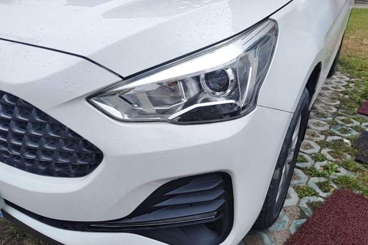 Used Haval M6 2019 1.5T DCT Two-Wheel Drive Value Edition China VI Standard Left Front Headlight