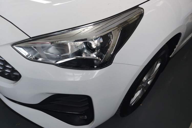 Used Haval M6 2019 1.5T DCT Two-Wheel Drive Value Edition China VI Standard Left Front Headlight