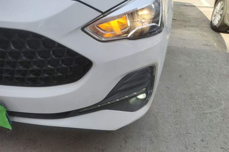 Used Haval M6 2019 1.5T Manual Two-Wheel Drive Elite Version China VI Standard Left Front Headlight