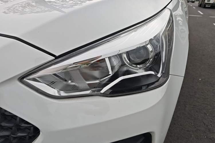 Used Haval M6 2019 1.5T DCT Two-Wheel Drive Value Edition China VI Standard Left Front Headlight