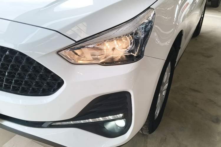 Used Haval M6 2019 1.5T Manual Two-Wheel Drive Elite Version China VI Standard Left Front Headlight