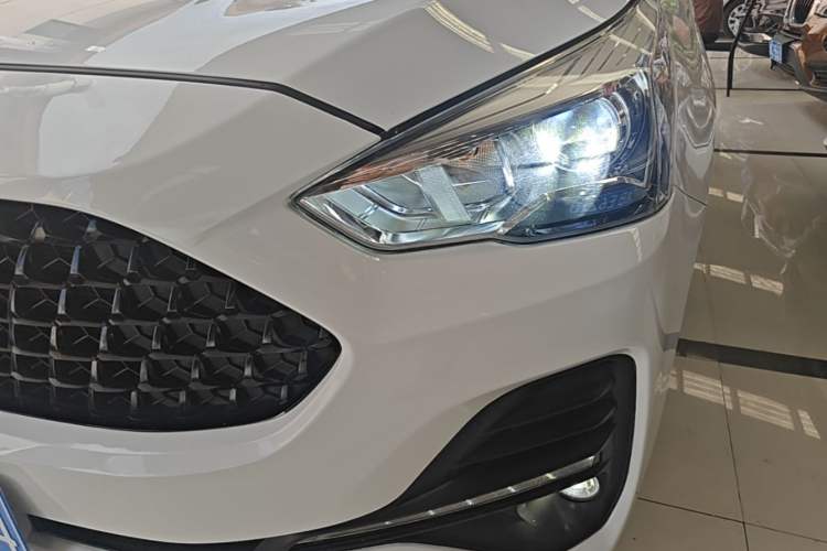 Used Haval M6 2019 1.5T DCT Two-Wheel Drive Elite Version China VI Standard Left Front Headlight