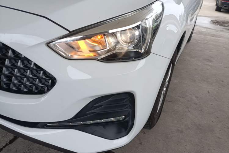 Used Haval M6 2019 1.5T DCT Two-Wheel Drive Value Edition China VI Standard Left Front Headlight