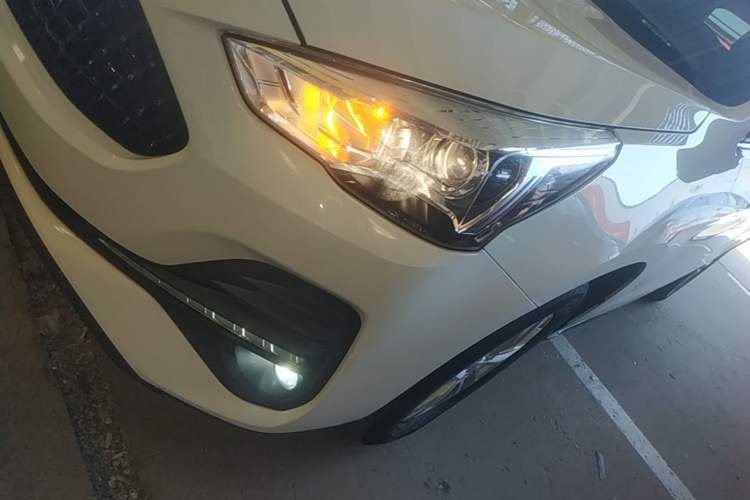 Used Haval M6 2019 1.5T Manual Two-Wheel Drive Elite Version China VI Standard Left Front Headlight