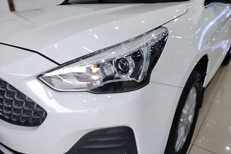 Used Haval M6 2019 1.5T DCT Two-Wheel Drive Value Edition China VI Standard Left Front Headlight
