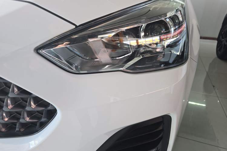 Used Haval M6 2019 1.5T DCT Two-Wheel Drive Value Edition China VI Standard Left Front Headlight