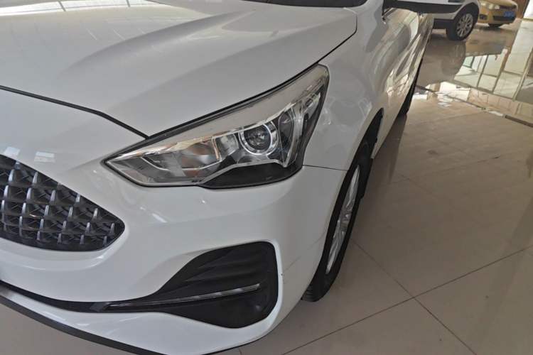 Used Haval M6 2019 1.5T DCT Two-Wheel Drive Value Edition China VI Standard Left Front Headlight