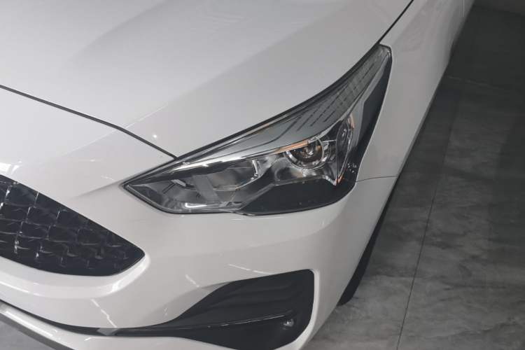 Used Haval M6 2019 1.5T Manual Two-Wheel Drive Elite Version China VI Standard Left Front Headlight