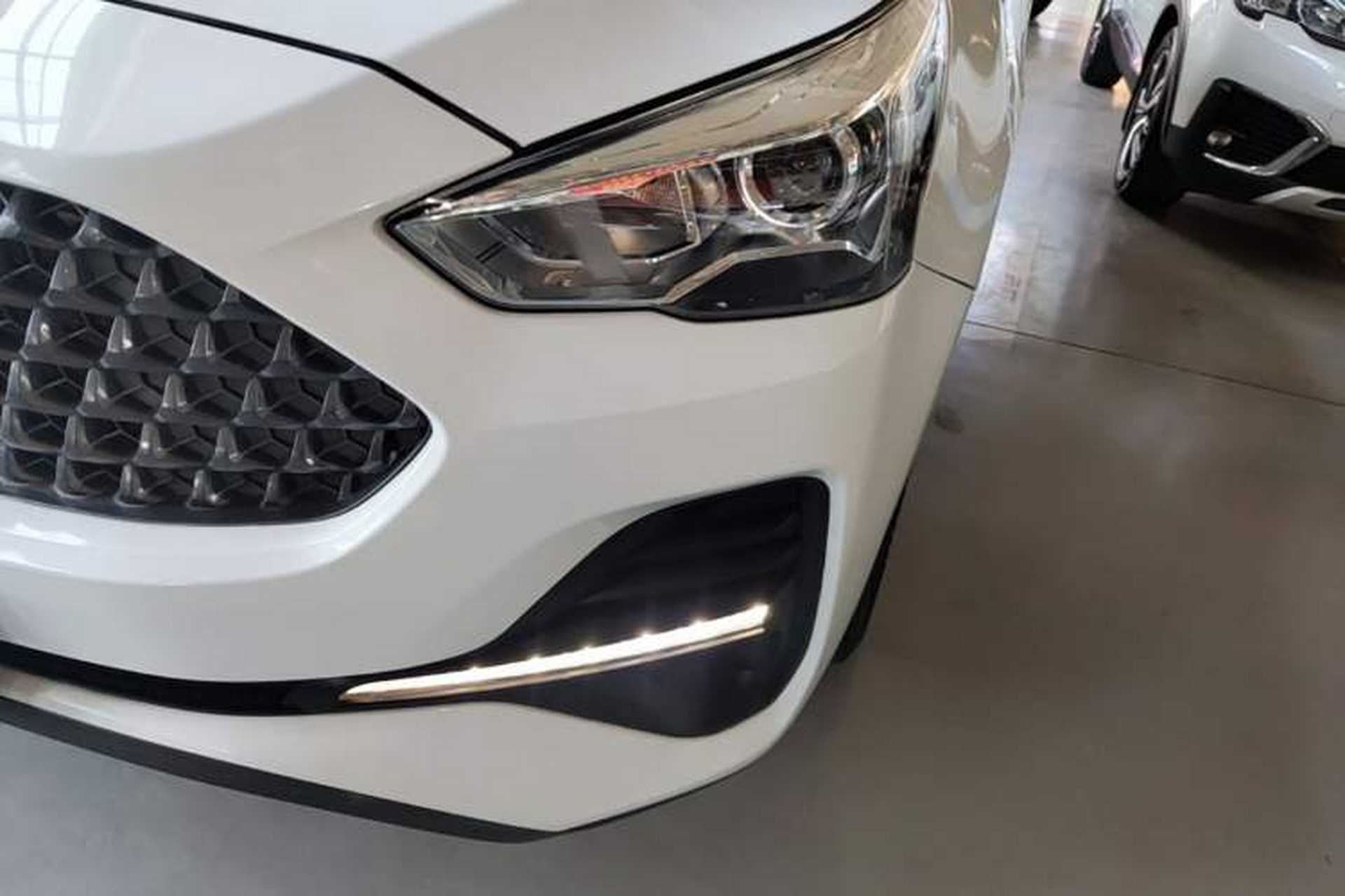 Used Haval M6 2019 1.5T DCT Two-Wheel Drive Value Edition China VI Standard Left Front Headlight