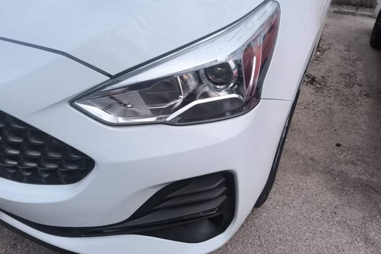 Used Haval M6 2019 1.5T DCT Two-Wheel Drive Value Edition China VI Standard Left Front Headlight