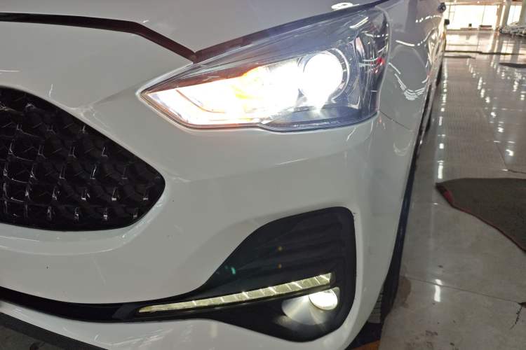 Used Haval M6 2019 1.5T DCT Two-Wheel Drive Elite Version China VI Standard Left Front Headlight
