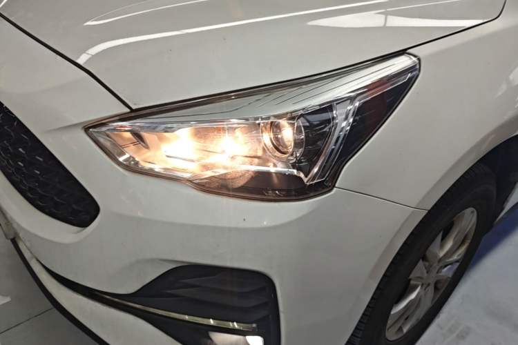 Used Haval M6 2019 1.5T Manual Two-Wheel Drive Elite Version China VI Standard Left Front Headlight