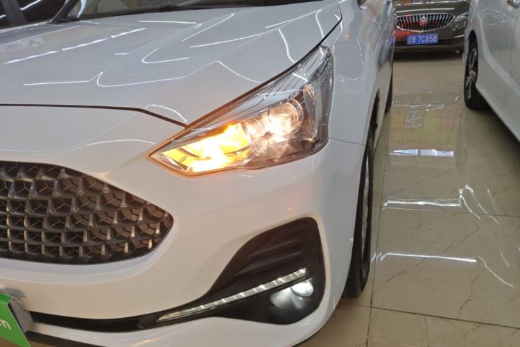 Used Haval M6 2019 1.5T DCT Two-Wheel Drive Elite Version China V Standard Left Front Headlight