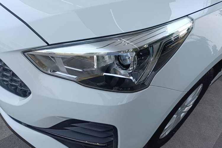 Used Haval M6 2019 1.5T DCT Two-Wheel Drive Value Edition China VI Standard Left Front Headlight