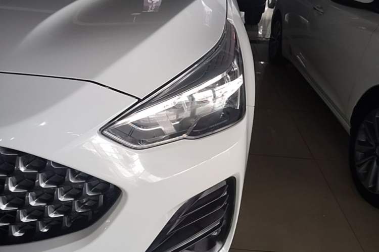 Used Haval M6 2019 1.5T DCT Two-Wheel Drive Elite Version China VI Standard Left Front Headlight