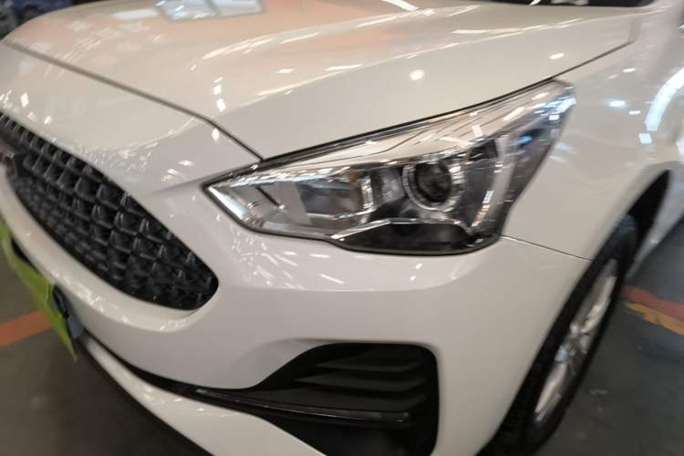Used Haval M6 2019 1.5T DCT Two-Wheel Drive Value Edition China VI Standard Left Front Headlight