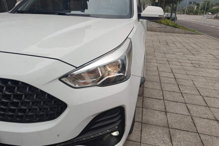Used Haval M6 2019 1.5T DCT Two-Wheel Drive Elite Version China VI Standard Left Front Headlight