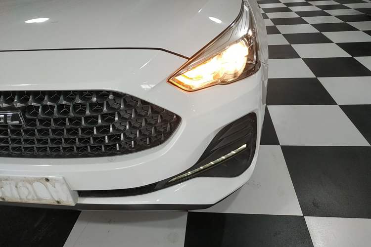Used Haval M6 2019 1.5T DCT Two-Wheel Drive Value Edition China VI Standard Left Front Headlight
