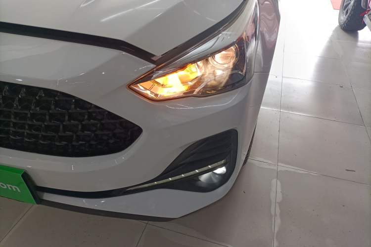 Used Haval M6 2019 1.5T DCT Two-Wheel Drive Elite Version China VI Standard Left Front Headlight