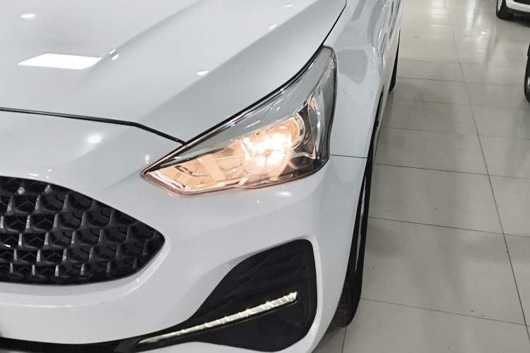 Used Haval M6 2019 1.5T DCT Two-Wheel Drive Value Edition China VI Standard Left Front Headlight