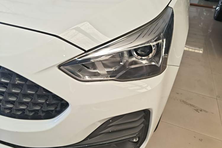 Used Haval M6 2019 1.5T DCT Two-Wheel Drive Elite Version China VI Standard Left Front Headlight